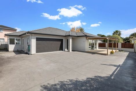 Photo of property in 16a Darren Crescent, Half Moon Bay, Auckland, 2012