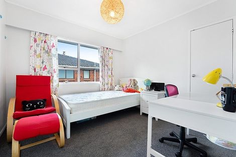 Photo of property in 52 Chelsea View Drive, Chatswood, Auckland, 0626