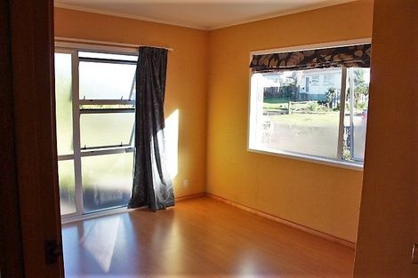 Photo of property in 21 Lisa Rise, Half Moon Bay, Auckland, 2012