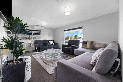Photo of property in 207 Mahia Road, Wattle Downs, Auckland, 2102
