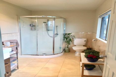 Photo of property in 15 Meteor Place, Schnapper Rock, Auckland, 0632