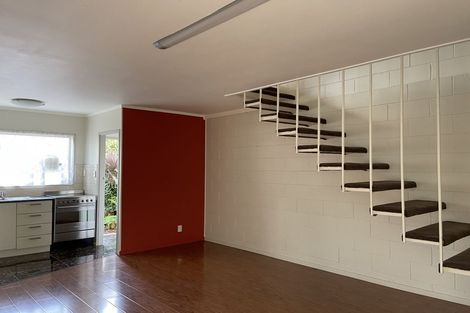 Photo of property in 5/106 West Coast Road, Glen Eden, Auckland, 0602