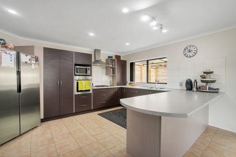 Photo of property in 10 Chieftain Rise, Goodwood Heights, Auckland, 2105