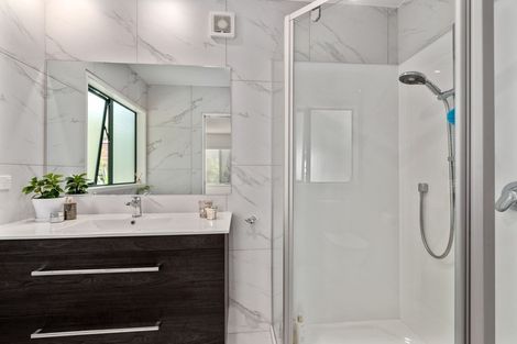 Photo of property in 2/68 Heathcote Road, Castor Bay, Auckland, 0620