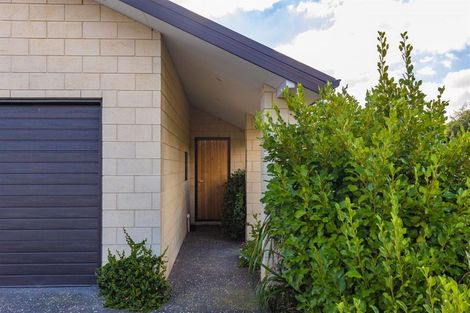 Photo of property in 4 Cordelia Lane, Heathcote Valley, Christchurch, 8022