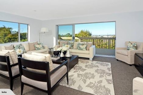 Photo of property in 557c Glenfield Road, Glenfield, Auckland, 0629