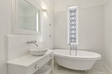 Photo of property in 10 Lookout Road, Roseneath, Wellington, 6011