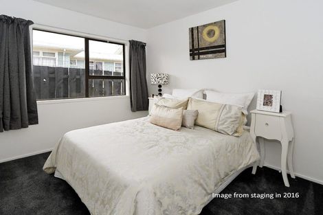 Photo of property in 2/14 Kelkirk Street, Kelston, Auckland, 0602