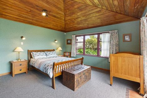 Photo of property in 13 Lorenzen Bay Road, Raglan, 3225