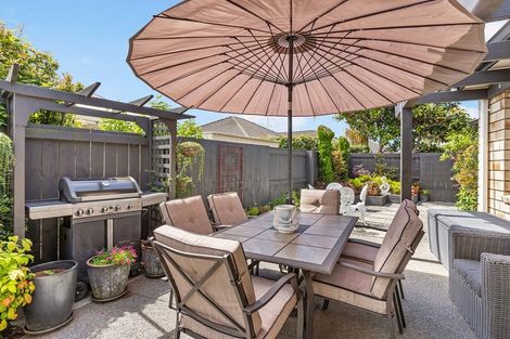 Photo of property in 14 Putaka Place, Papamoa Beach, Papamoa, 3118