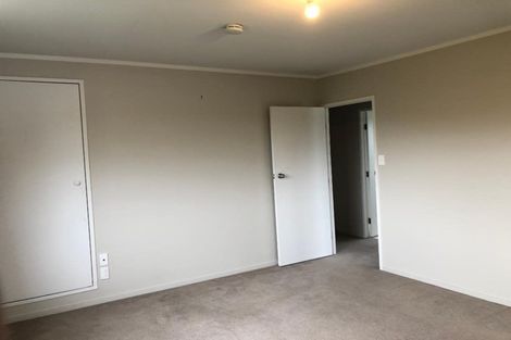 Photo of property in 33a Sunhaven Drive, Newlands, Wellington, 6037