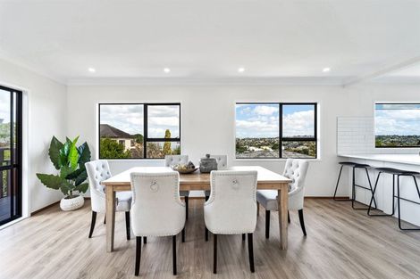 Photo of property in 2/23 Ridge Road, Waiake, Auckland, 0630