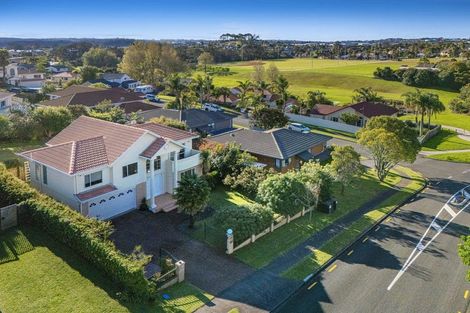 Photo of property in 31 Goldfinch Rise, Unsworth Heights, Auckland, 0632