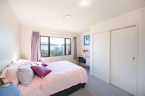 Photo of property in 111 Ruapehu Drive, Fitzherbert, Palmerston North, 4410