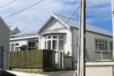 Photo of property in 18 Glendavar Street, Berhampore, Wellington, 6023