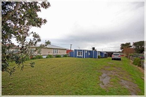 Photo of property in 25 Punga Street, Tangimoana, 4822