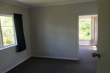 Photo of property in 9 Kereru Bend, Tawa, Wellington, 5028