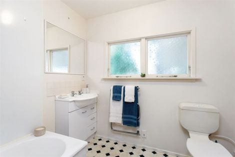 Photo of property in 11 Kingsgate Place, Burnside, Christchurch, 8053