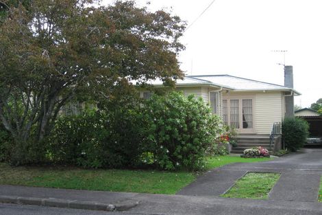 Photo of property in 4 Marlene Avenue, Te Atatu South, Auckland, 0610
