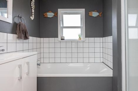 Photo of property in 4 Cranby Crescent, Onekawa, Napier, 4110