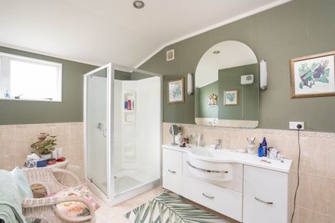 Photo of property in 2/12 Gradwell Place, Two Mile Bay, Taupo, 3330