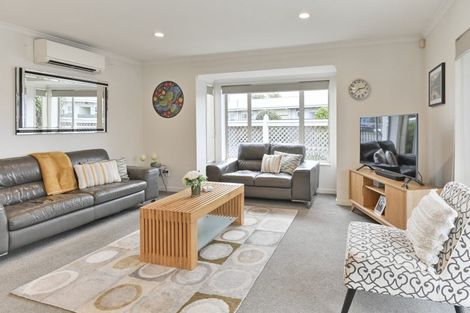 Photo of property in 2/212 Grove Road, Mayfair, Hastings, 4122