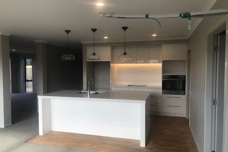 Photo of property in 2 Devon Lane, Carterton, 5713