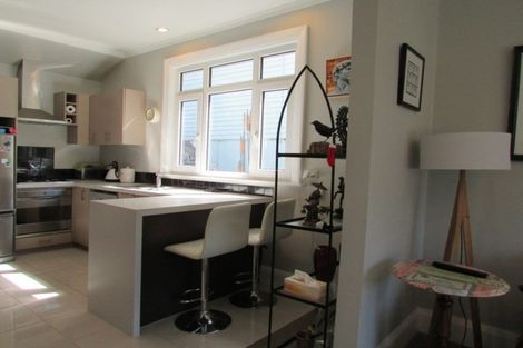 Photo of property in 11 Hawkhurst Road, Lyttelton, 8082