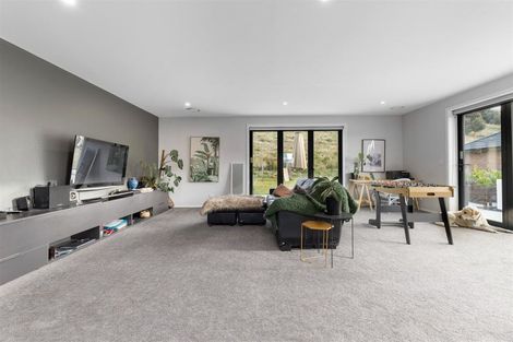 Photo of property in 31 Kingfisher Crescent, Albert Town, Wanaka, 9305