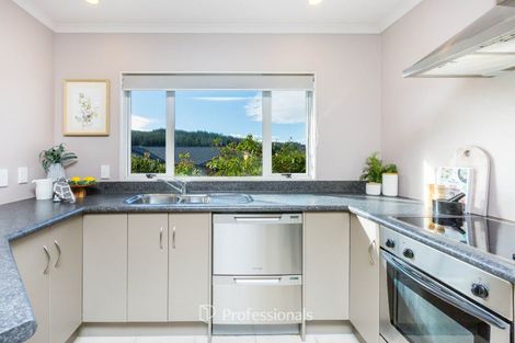Photo of property in 10 Mcewen Crescent, Riverstone Terraces, Upper Hutt, 5018
