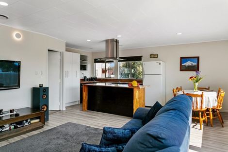 Photo of property in 14 Wembley Place, Richmond Heights, Taupo, 3330