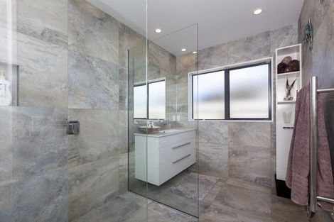 Photo of property in 68 Guildford Drive, Paraparaumu, 5032