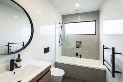 Photo of property in 2/2 Clayton Street, Saint Clair, Dunedin, 9012