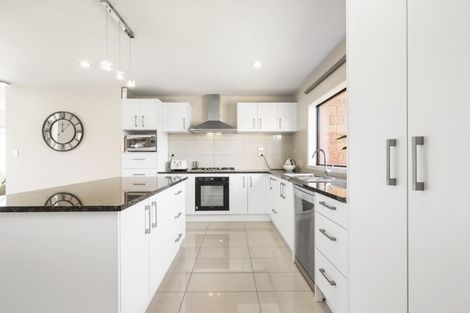 Photo of property in 2 Southbrook Close, Glenview, Hamilton, 3206