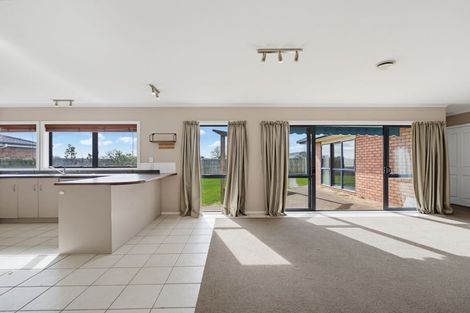 Photo of property in 5 Duggan Drive, Owhata, Rotorua, 3010