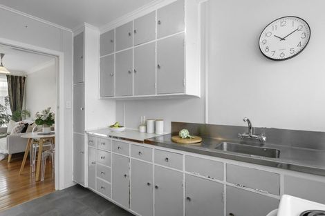 Photo of property in 1a Saulbrey Grove, Woburn, Lower Hutt, 5010