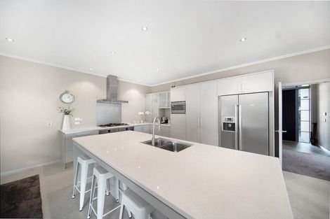 Photo of property in 4 Verley Rise, East Tamaki Heights, Auckland, 2016