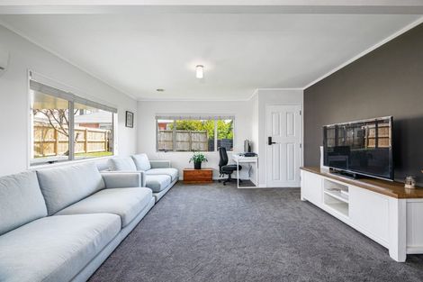 Photo of property in 2/59 Archibald Road, Kelston, Auckland, 0602