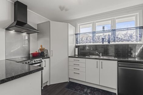 Photo of property in 44 Holland Crescent, Bulls, 4818