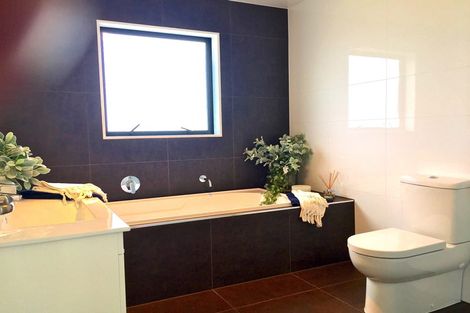 Photo of property in 20 Boocock Crescent, Orewa, 0931