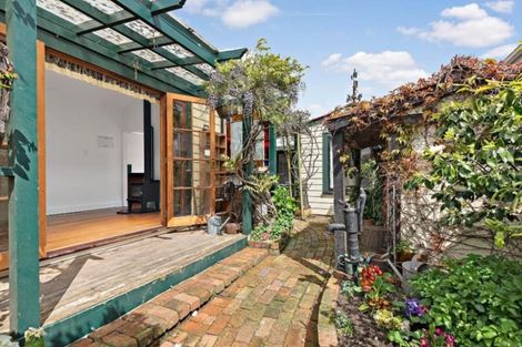 Photo of property in 7 Poplar Grove, Thorndon, Wellington, 6011