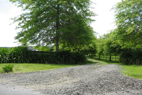 Photo of property in 9 Riverland Road, Kumeu, 0892