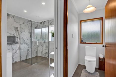 Photo of property in 6 Argyle Place, Highlands Park, New Plymouth, 4312