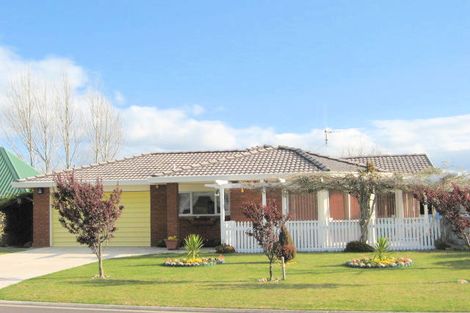 Photo of property in 14 Webb Place, Papamoa Beach, Papamoa, 3118