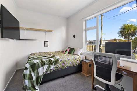 Photo of property in 19 Russell Street, Westport, 7825