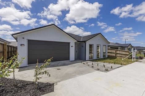 Photo of property in 26 Vinistra Road, Kumeu, 0810