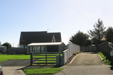 Photo of property in 5 Tobys Way, Waikanae Beach, Waikanae, 5036