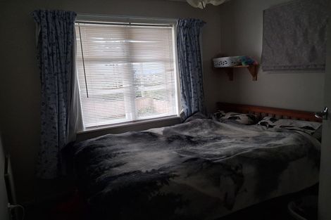 Photo of property in 35 Pokohiwi Road, Normandale, Lower Hutt, 5010