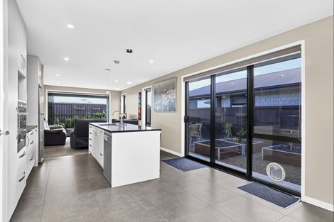 Photo of property in 33 Taioma Close, Papamoa, 3118