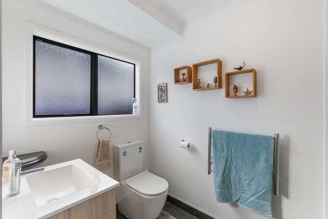 Photo of property in 21 Riverside Drive, Waiuku, 2123